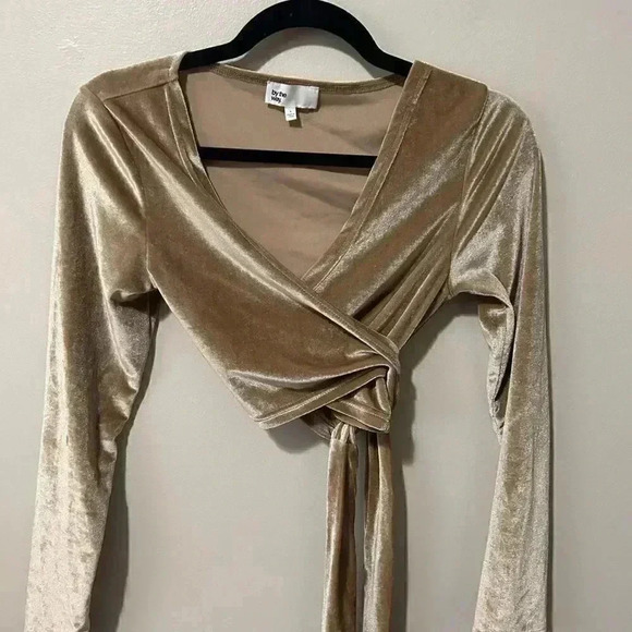 5/$25 🎀 By the Way Revolve Golden Velvet Wrap Crop  Top S - Picture 4 of 6